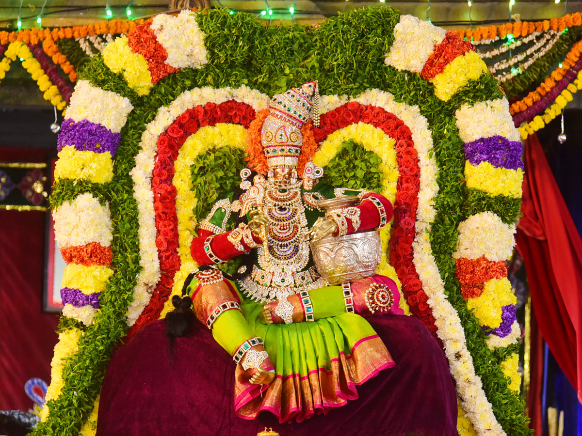 Yadadri Lakshmi Narasimha Swamy Vari Brahmotsavams 2021 - Sakshi17