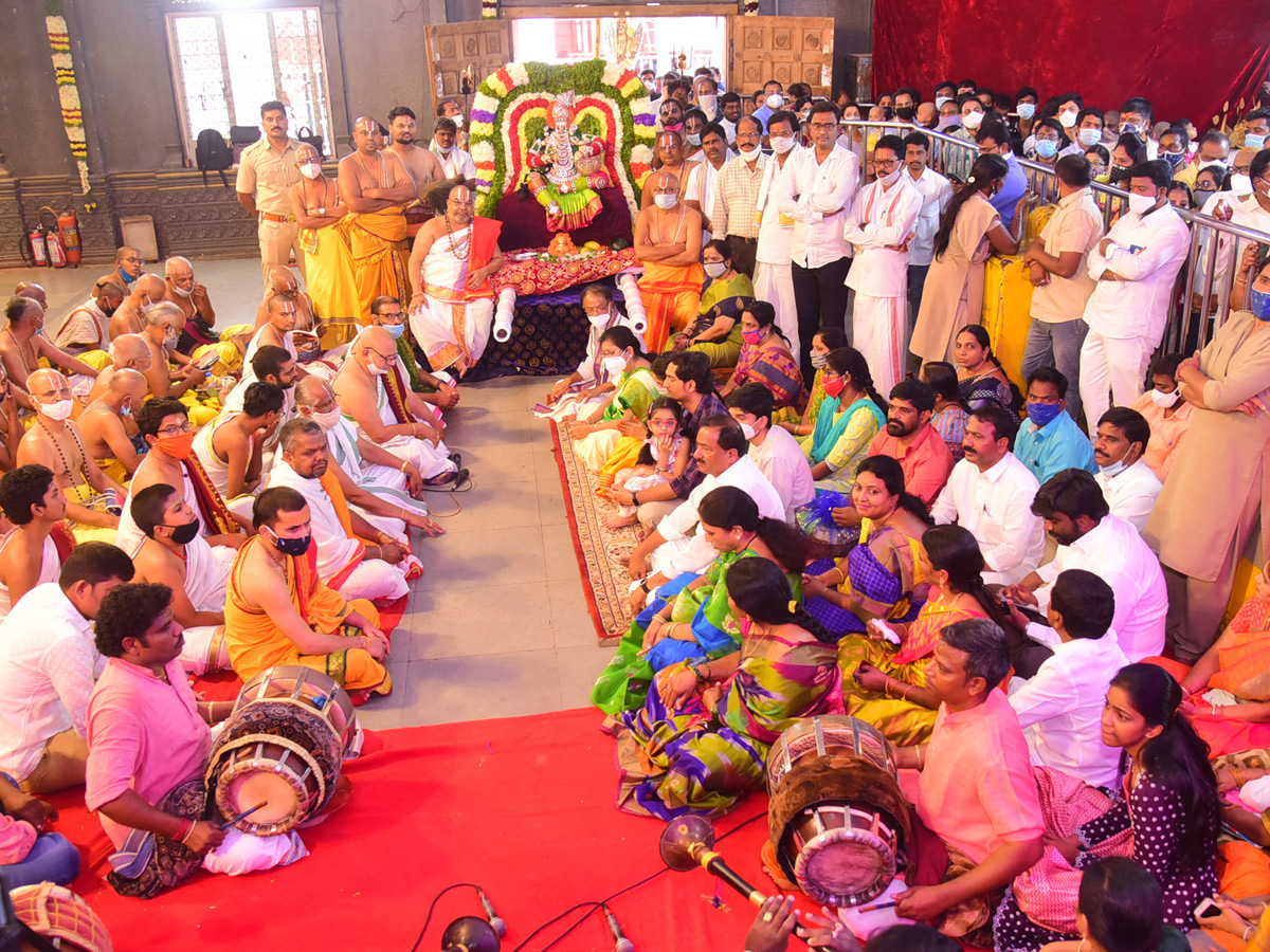 Yadadri Lakshmi Narasimha Swamy Vari Brahmotsavams 2021 - Sakshi4