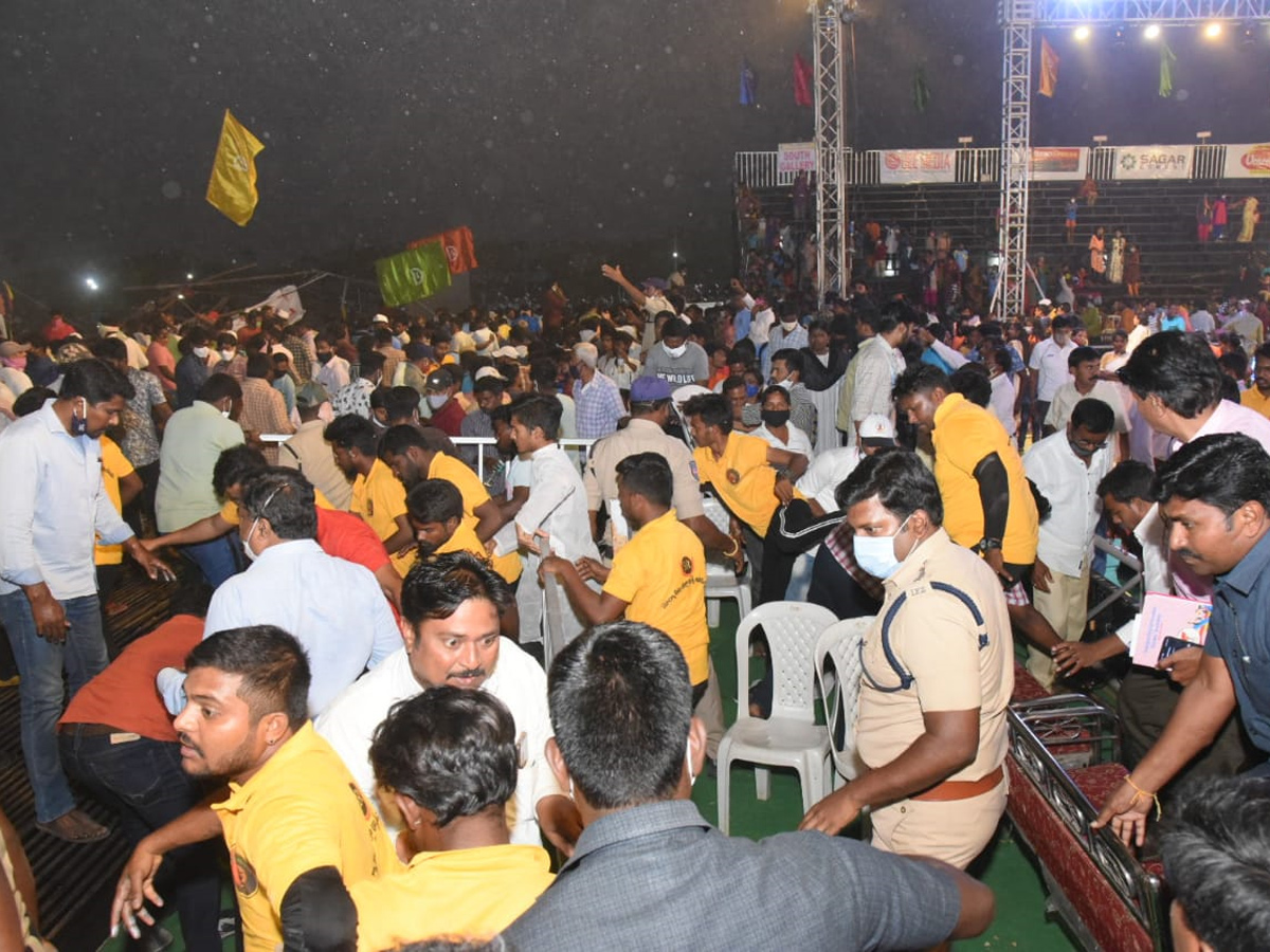 Stand Collapses At Kabaddi Championship in Suryapet - Sakshi12