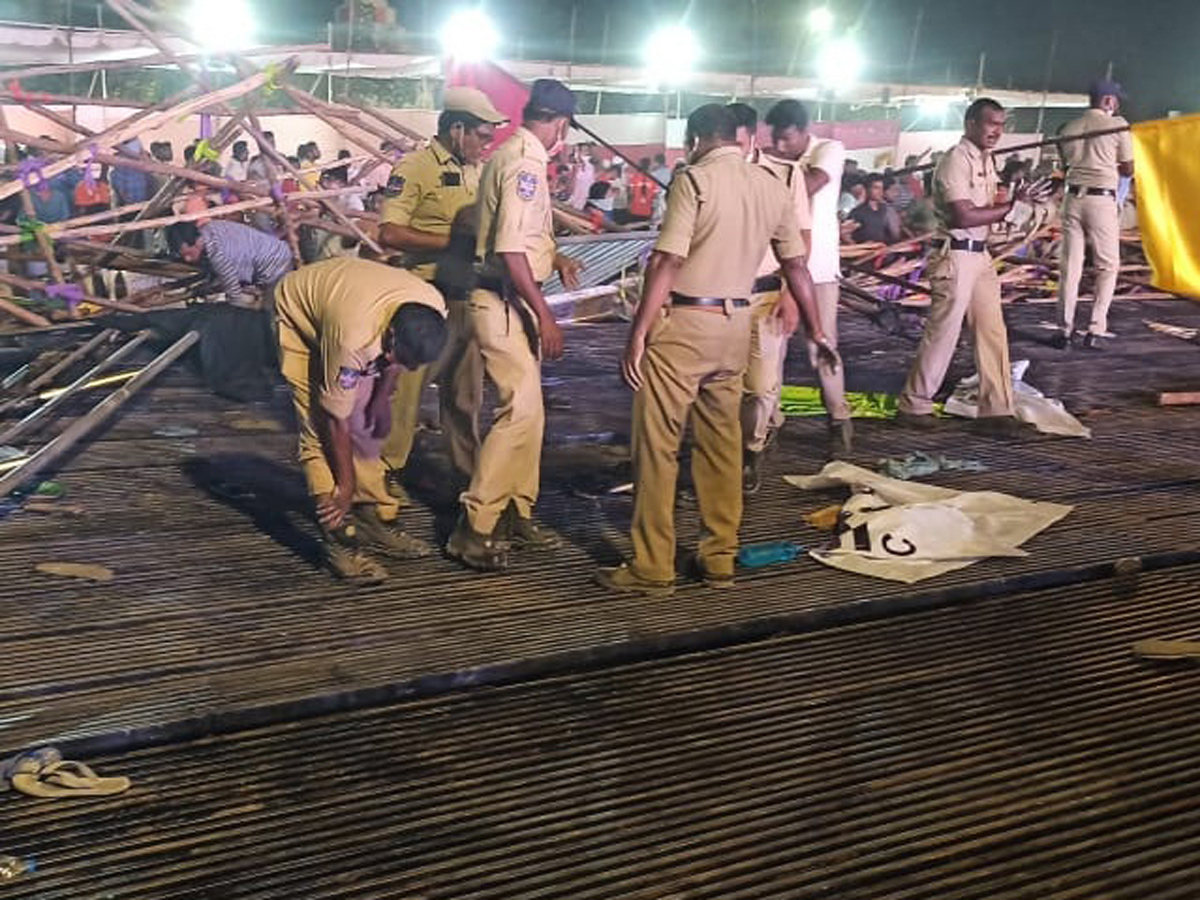 Stand Collapses At Kabaddi Championship in Suryapet - Sakshi5