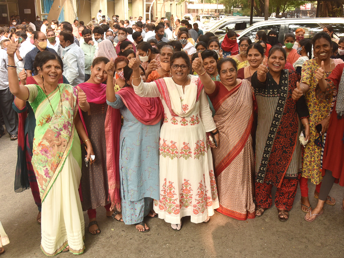 Telangana govt employees erupt in celebrations Photo Gallery - Sakshi1