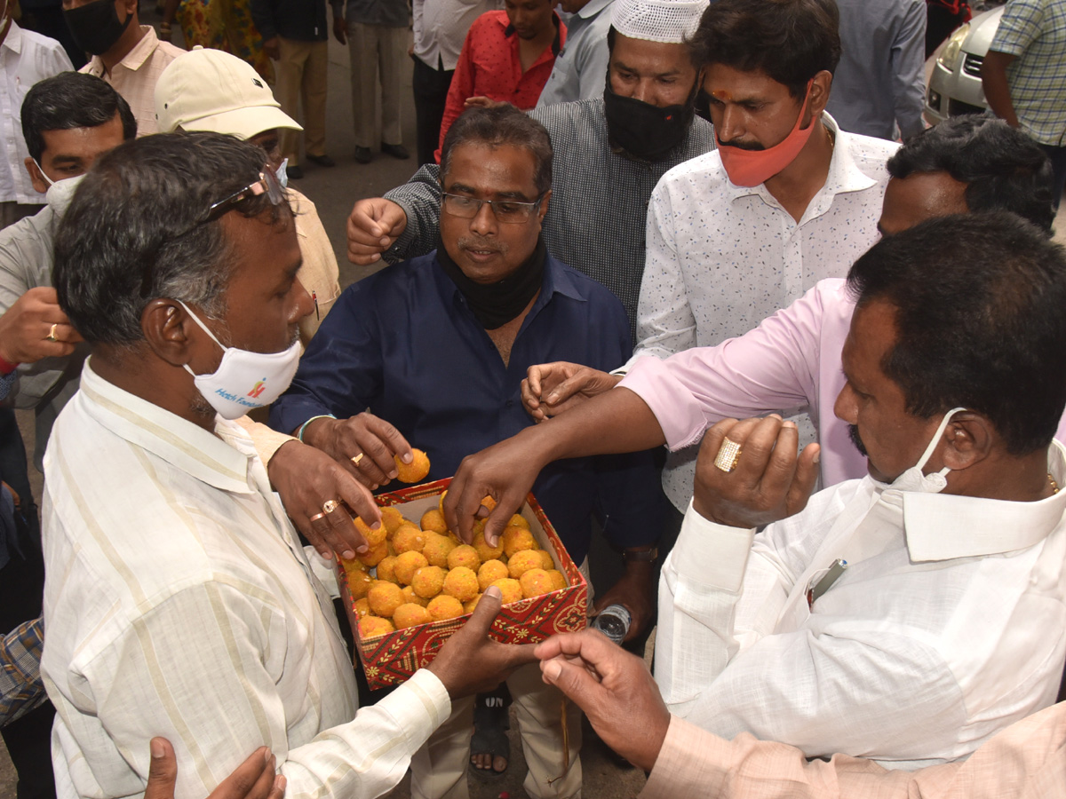 Telangana govt employees erupt in celebrations Photo Gallery - Sakshi13