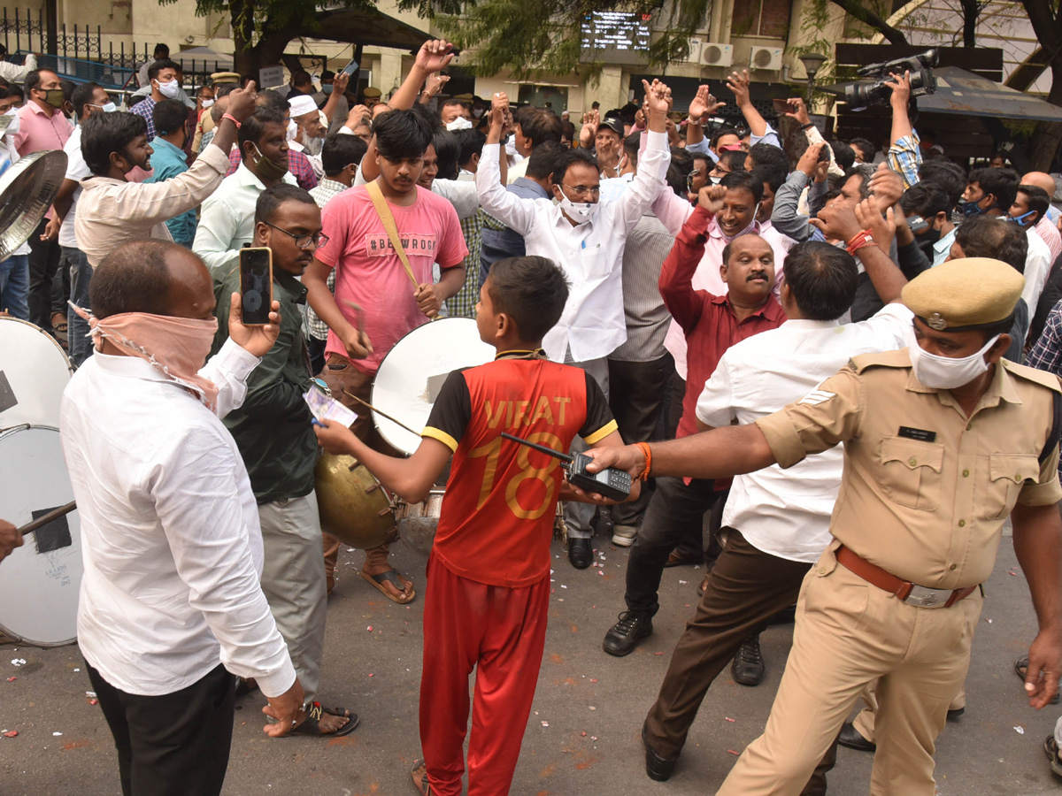 Telangana govt employees erupt in celebrations Photo Gallery - Sakshi15