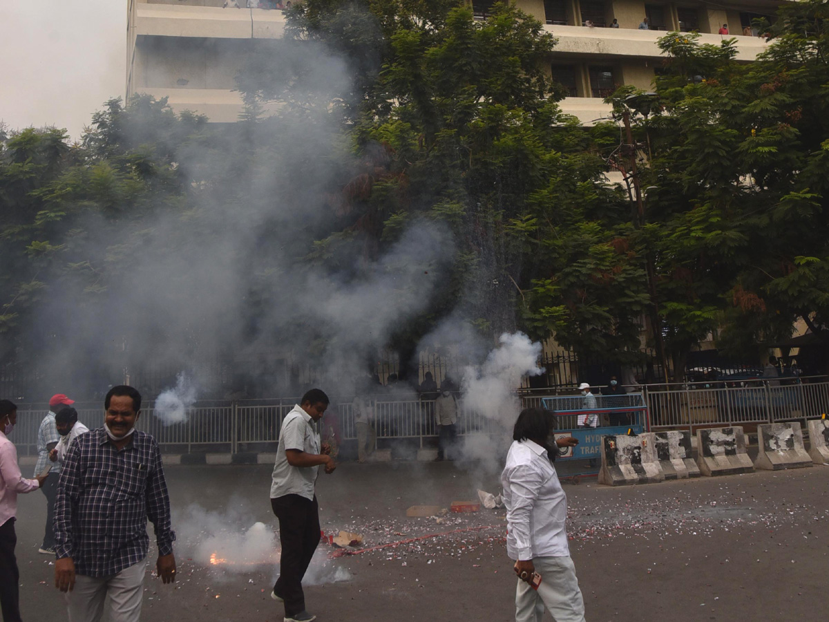 Telangana govt employees erupt in celebrations Photo Gallery - Sakshi20