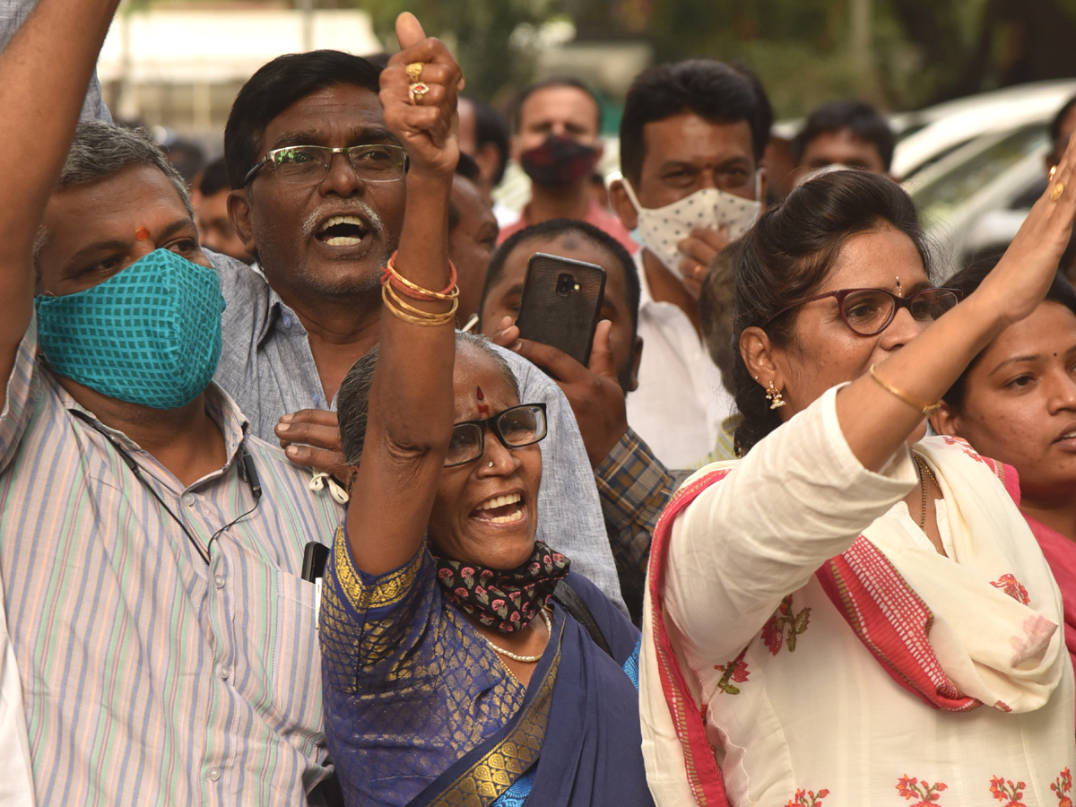 Telangana govt employees erupt in celebrations Photo Gallery - Sakshi23