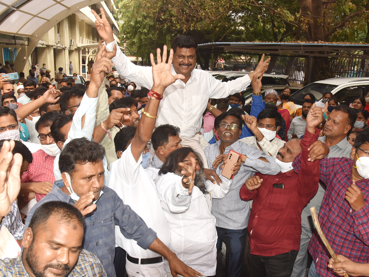 Telangana govt employees erupt in celebrations Photo Gallery - Sakshi7