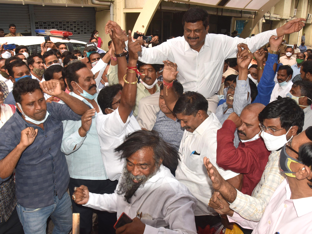 Telangana govt employees erupt in celebrations Photo Gallery - Sakshi8