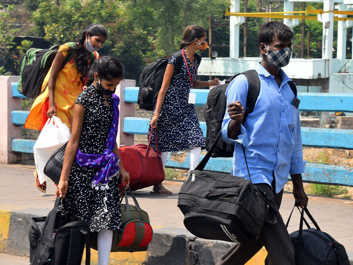 Students Going To Their Hometown After Closing Hostels Photo Gallery - Sakshi2