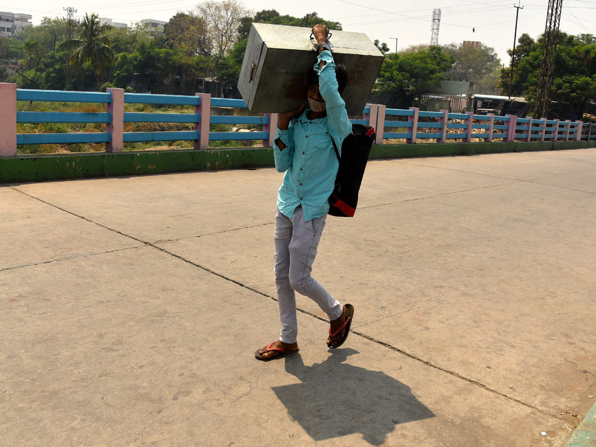 Students Going To Their Hometown After Closing Hostels Photo Gallery - Sakshi12