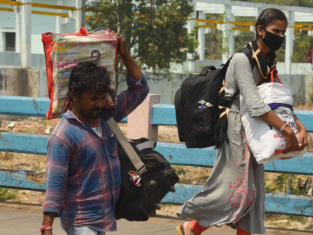 Students Going To Their Hometown After Closing Hostels Photo Gallery - Sakshi13