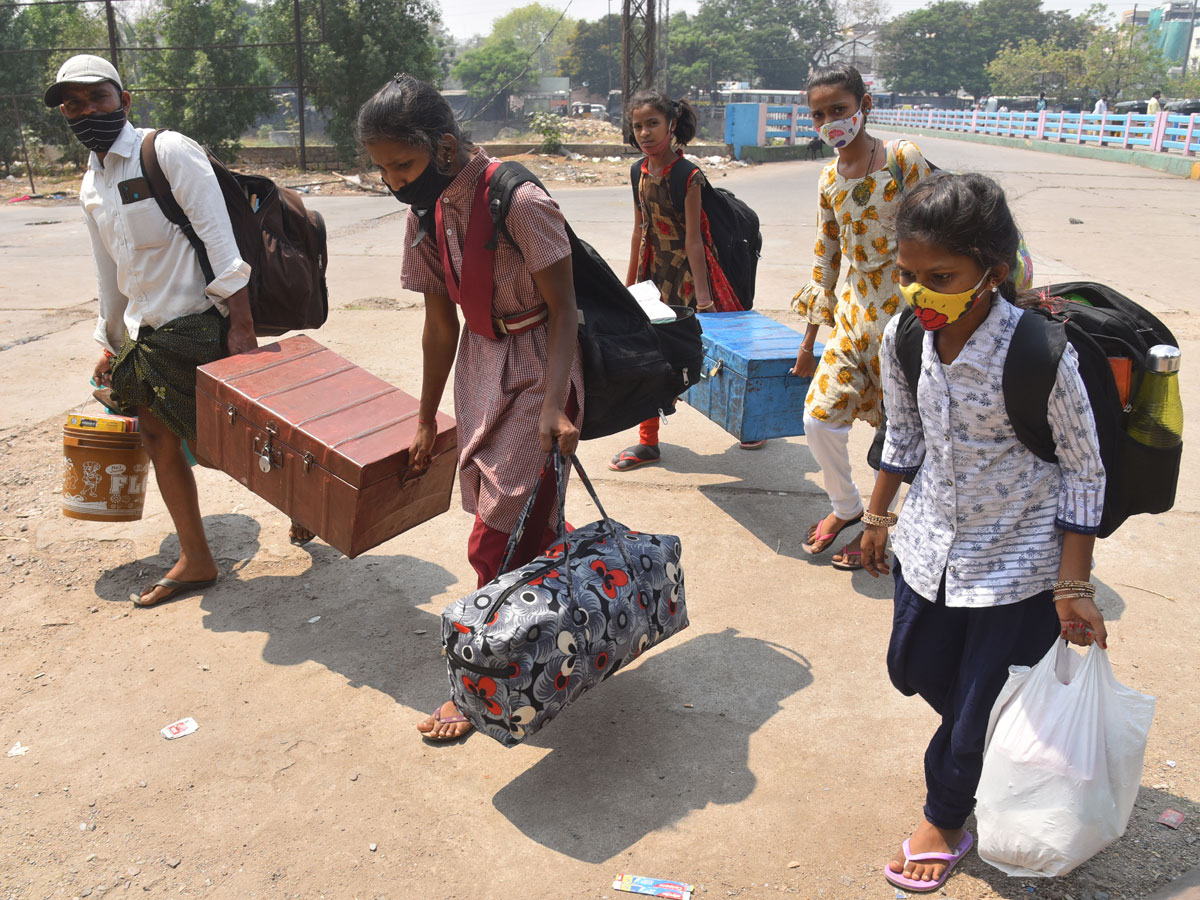 Students Going To Their Hometown After Closing Hostels Photo Gallery - Sakshi16