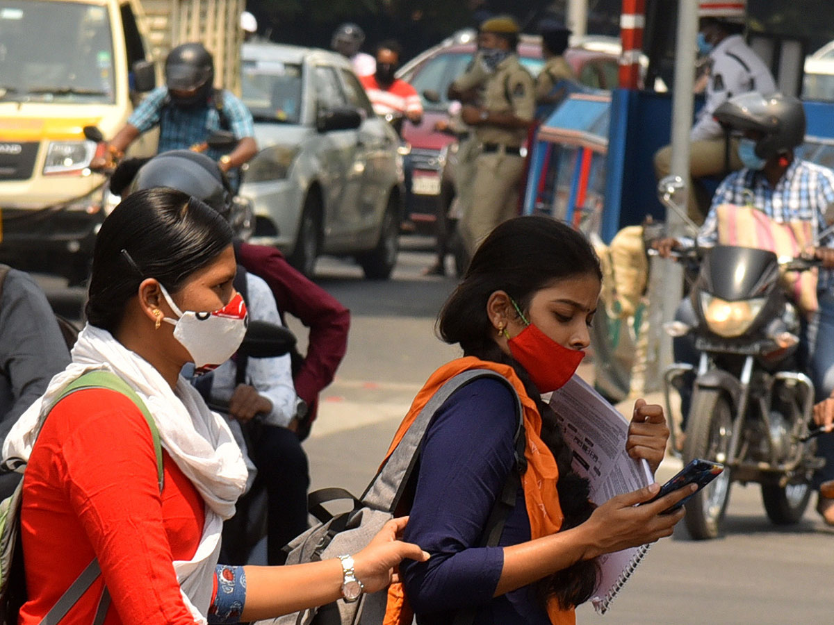 Students Going To Their Hometown After Closing Hostels Photo Gallery - Sakshi18