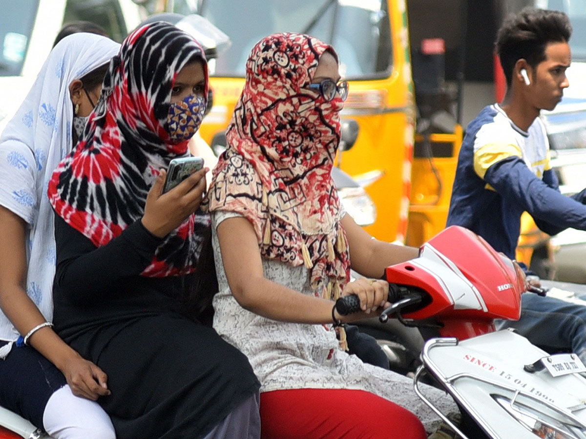 Students Going To Their Hometown After Closing Hostels Photo Gallery - Sakshi19