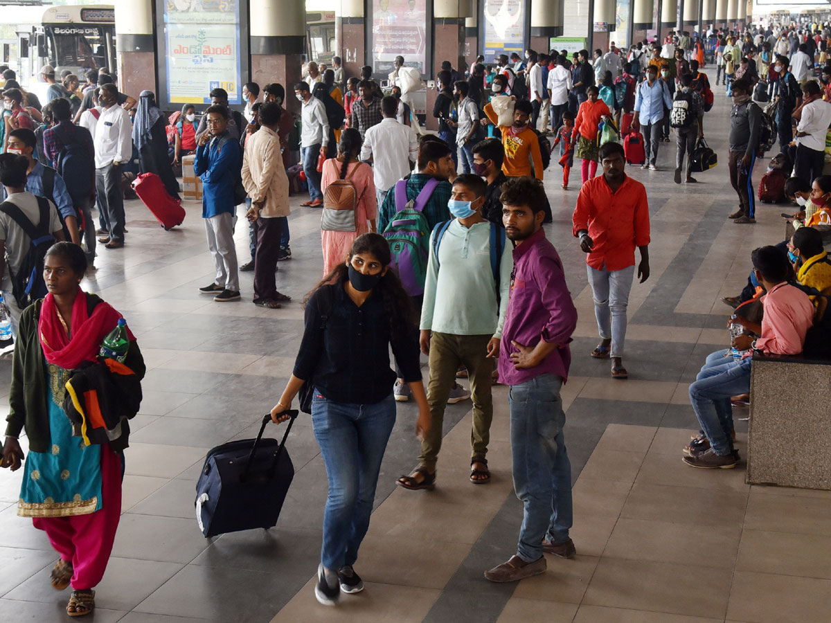 Students Going To Their Hometown After Closing Hostels Photo Gallery - Sakshi3