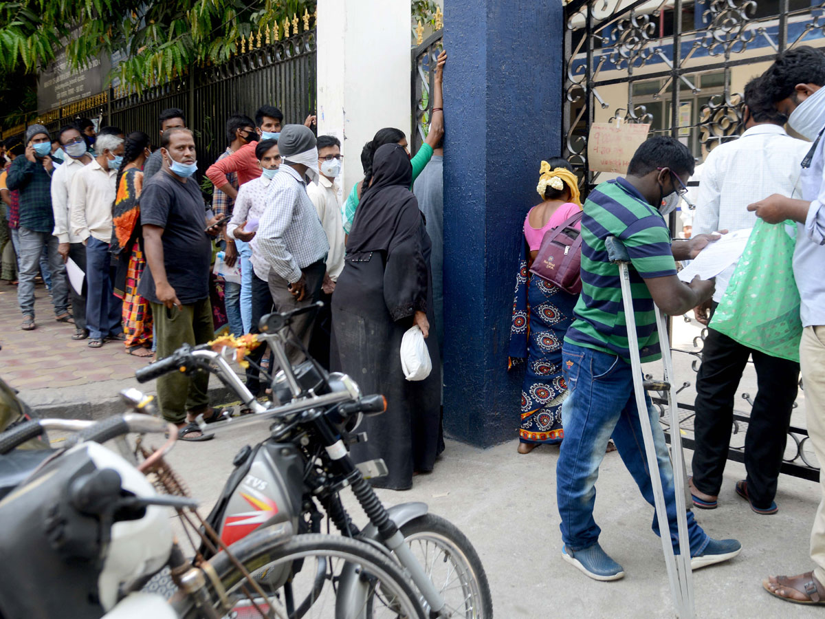 Students Going To Their Hometown After Closing Hostels Photo Gallery - Sakshi25