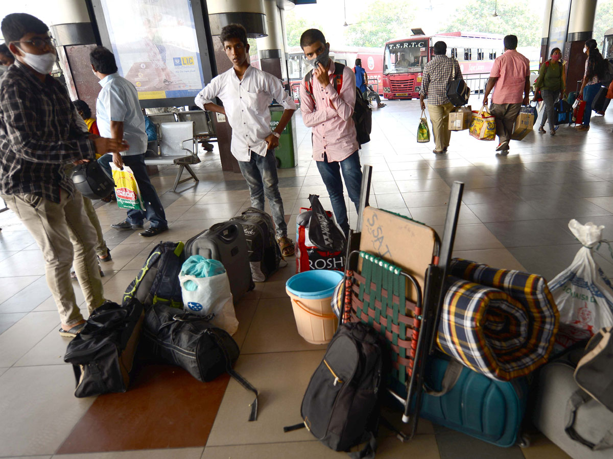 Students Going To Their Hometown After Closing Hostels Photo Gallery - Sakshi28