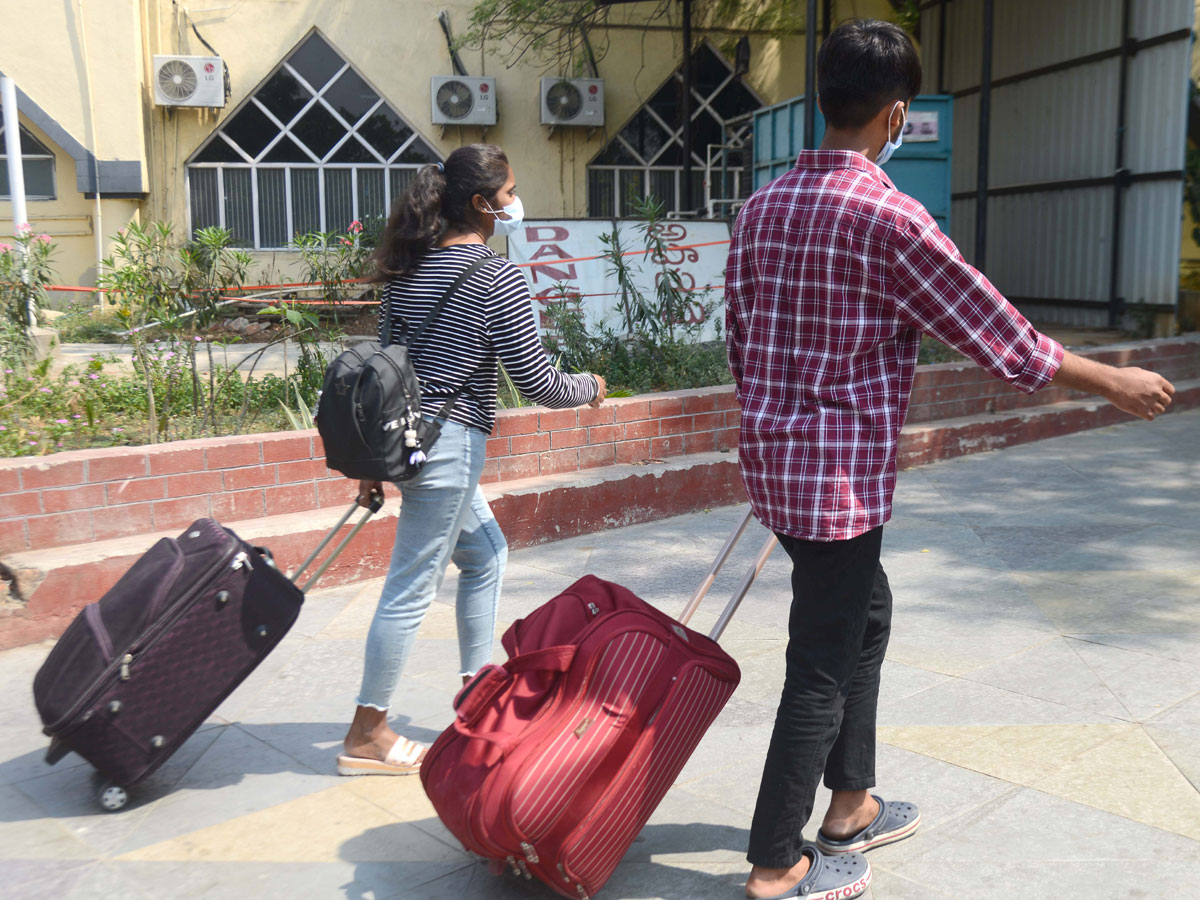 Students Going To Their Hometown After Closing Hostels Photo Gallery - Sakshi35