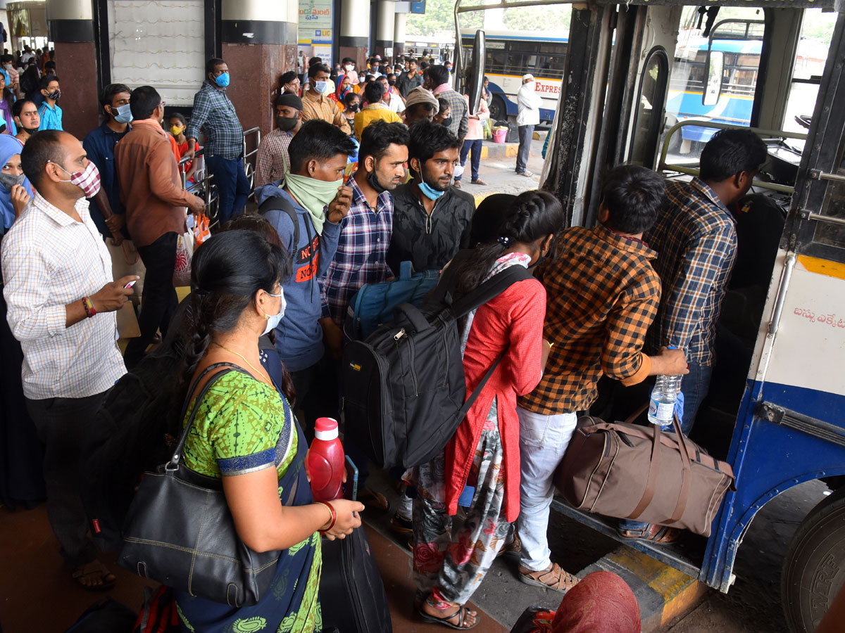 Students Going To Their Hometown After Closing Hostels Photo Gallery - Sakshi6