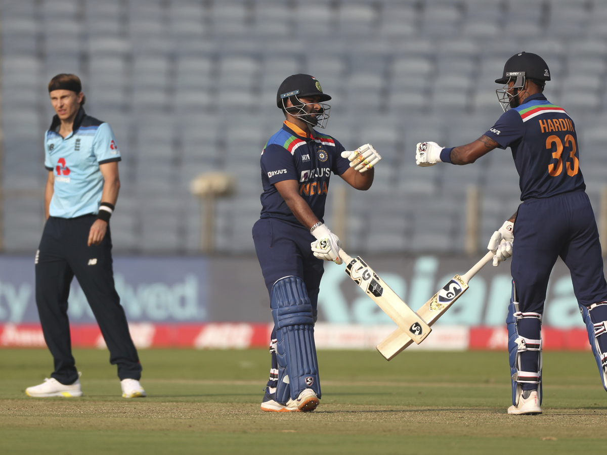 England beat India by 6 wickets to level series Photo Gallery - Sakshi14