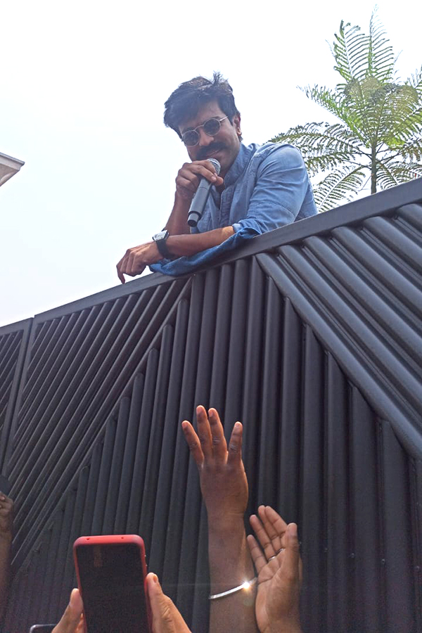 Ram Charan His House Interacted Fans His Birthday - Sakshi13