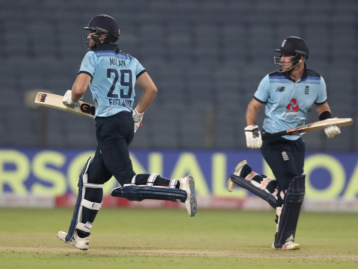 India edges out England by 7 runs to win series Photo Gallery - Sakshi21