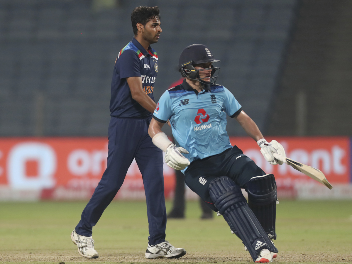 India edges out England by 7 runs to win series Photo Gallery - Sakshi42