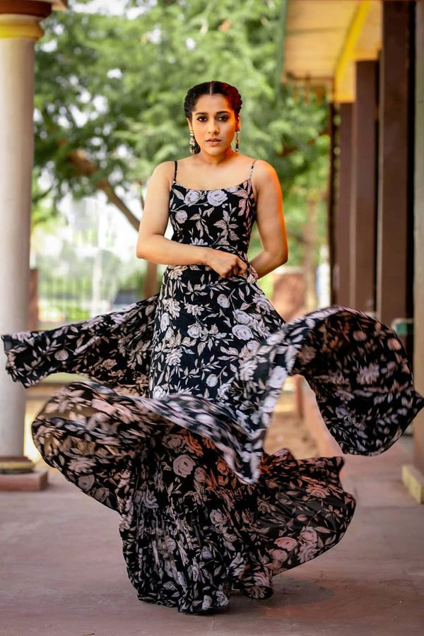 Rashmi Gautam Latest Photo Gallery - Sakshi18