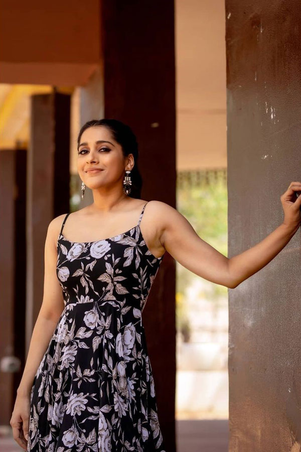 Rashmi Gautam Latest Photo Gallery - Sakshi21