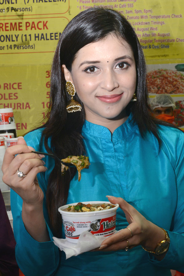 Cafe 555 Introduces Season's First Haleem At Masab Tank Photo Gallery - Sakshi13