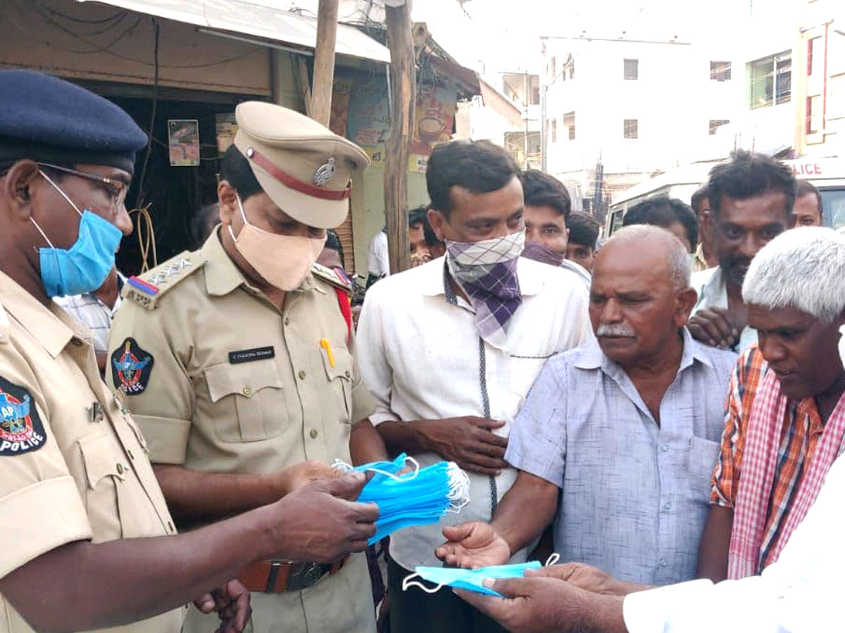 AP Police Reach Out To Public On Wearing Masks Photo Gallery - Sakshi10