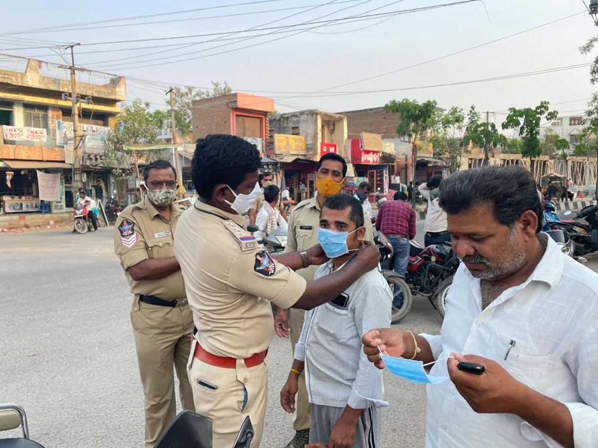 AP Police Reach Out To Public On Wearing Masks Photo Gallery - Sakshi11