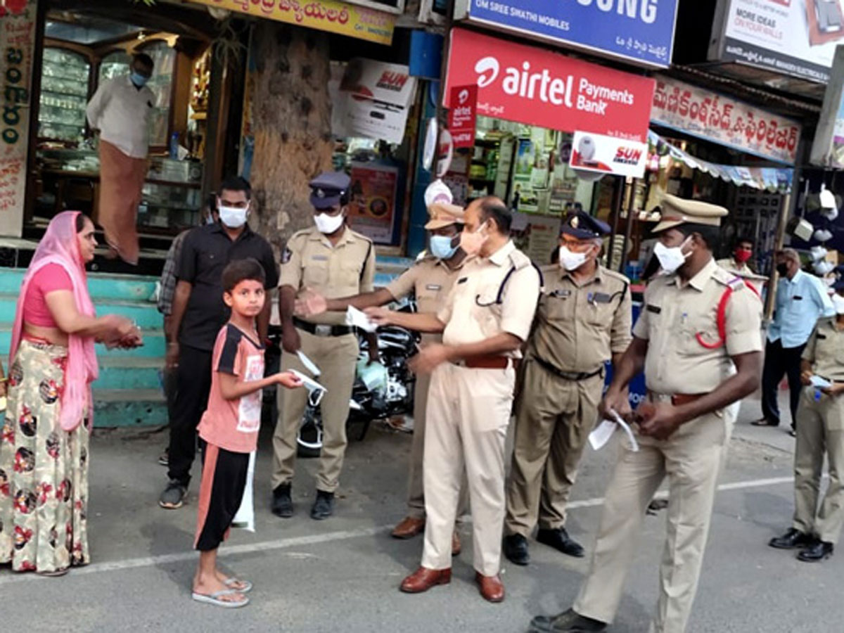 AP Police Reach Out To Public On Wearing Masks Photo Gallery - Sakshi20