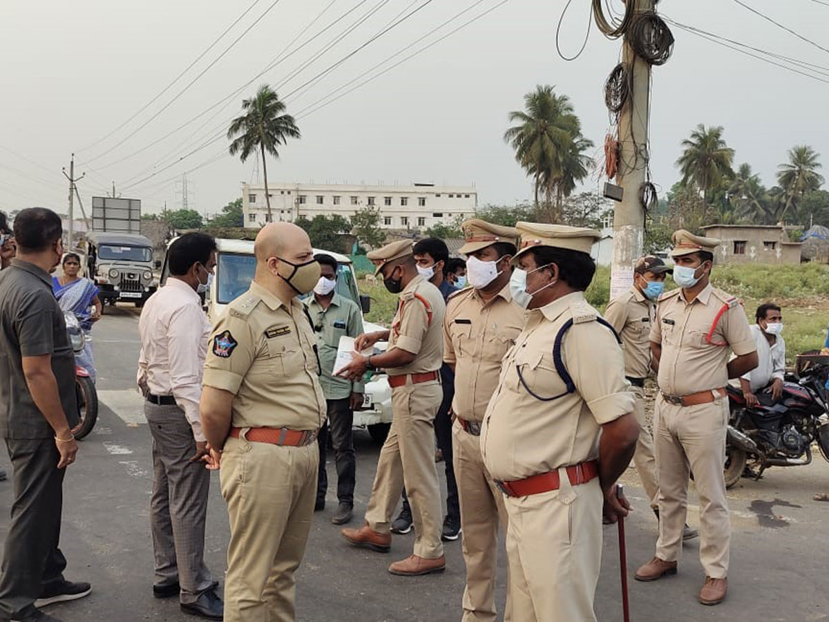 AP Police Reach Out To Public On Wearing Masks Photo Gallery - Sakshi28