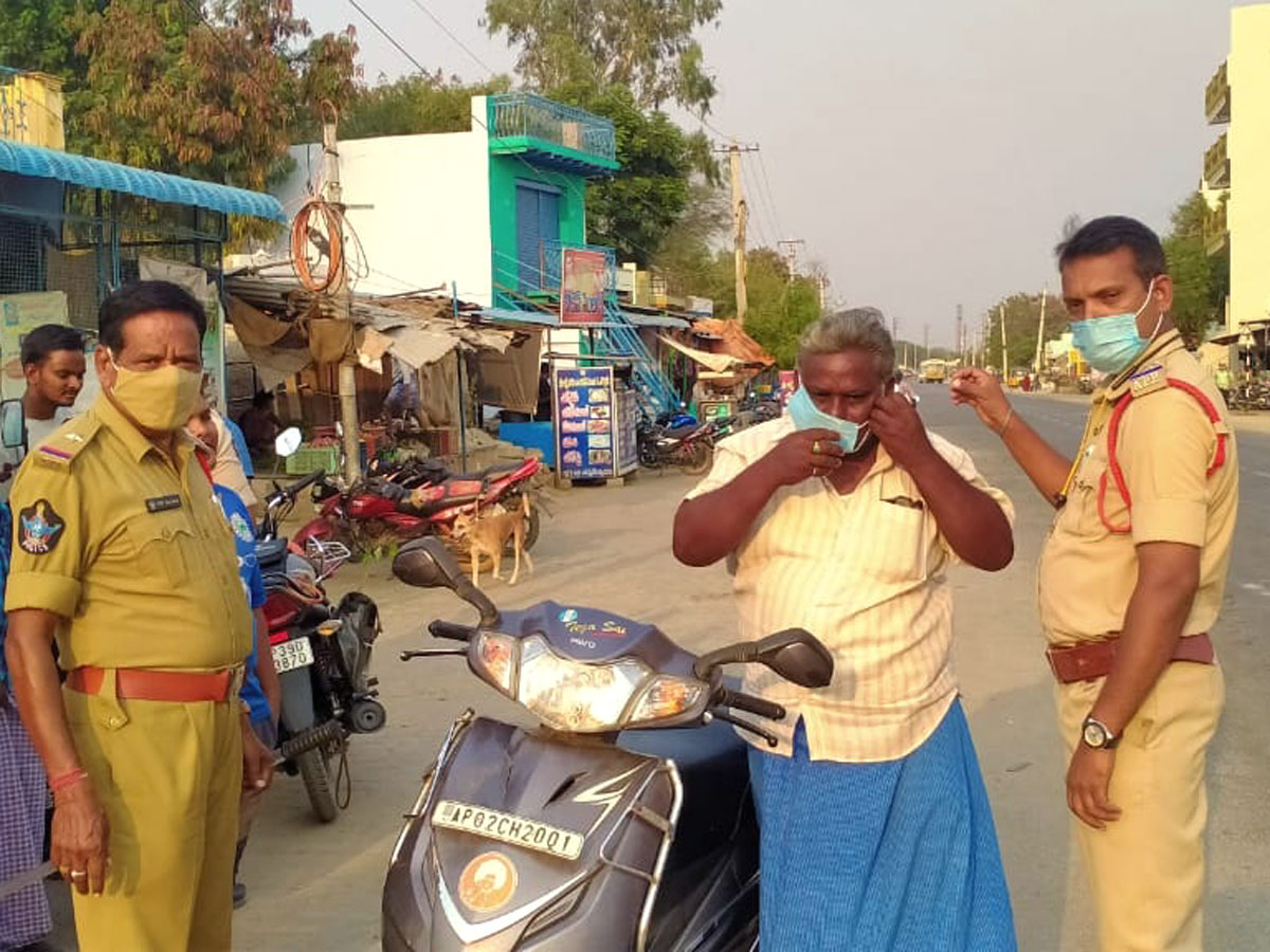 AP Police Reach Out To Public On Wearing Masks Photo Gallery - Sakshi3