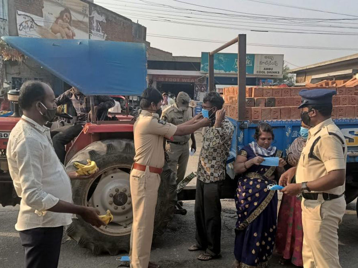 AP Police Reach Out To Public On Wearing Masks Photo Gallery - Sakshi30