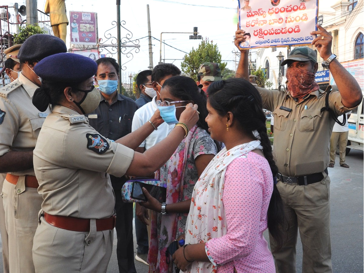 AP Police Reach Out To Public On Wearing Masks Photo Gallery - Sakshi38