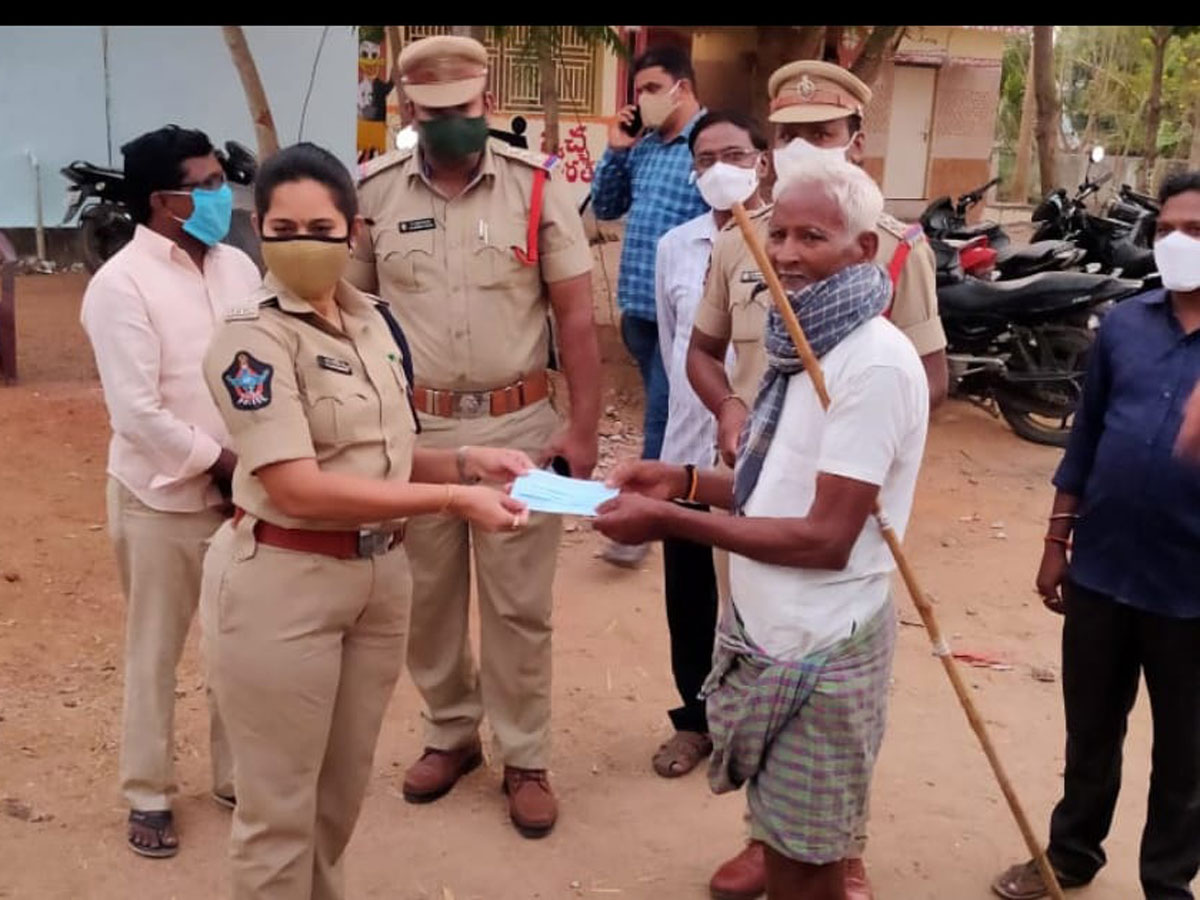 AP Police Reach Out To Public On Wearing Masks Photo Gallery - Sakshi41