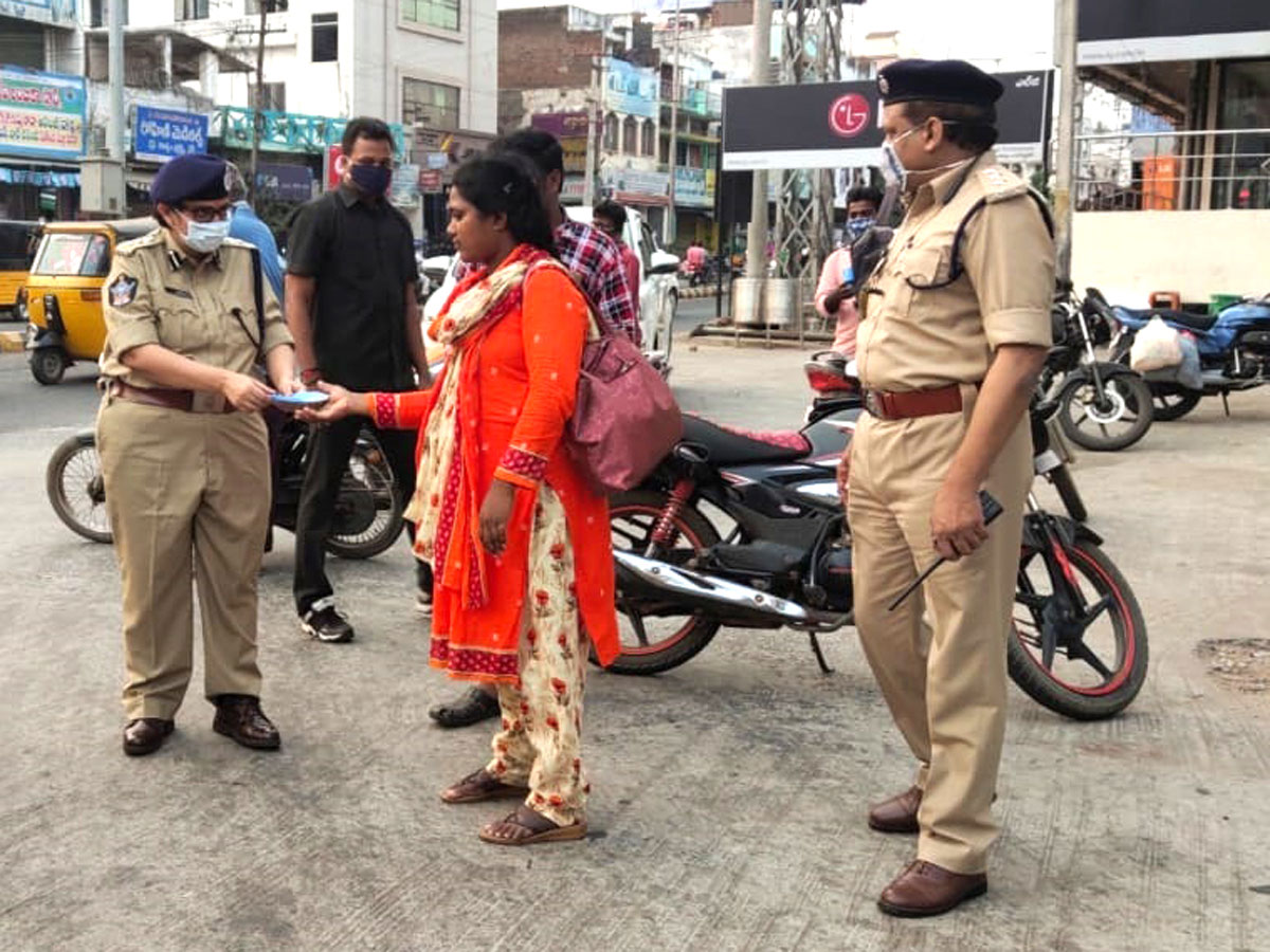 AP Police Reach Out To Public On Wearing Masks Photo Gallery - Sakshi43