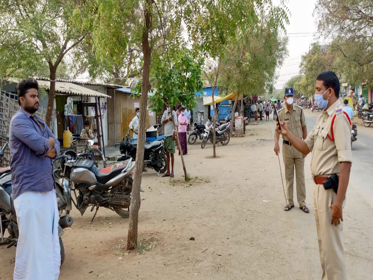 AP Police Reach Out To Public On Wearing Masks Photo Gallery - Sakshi44