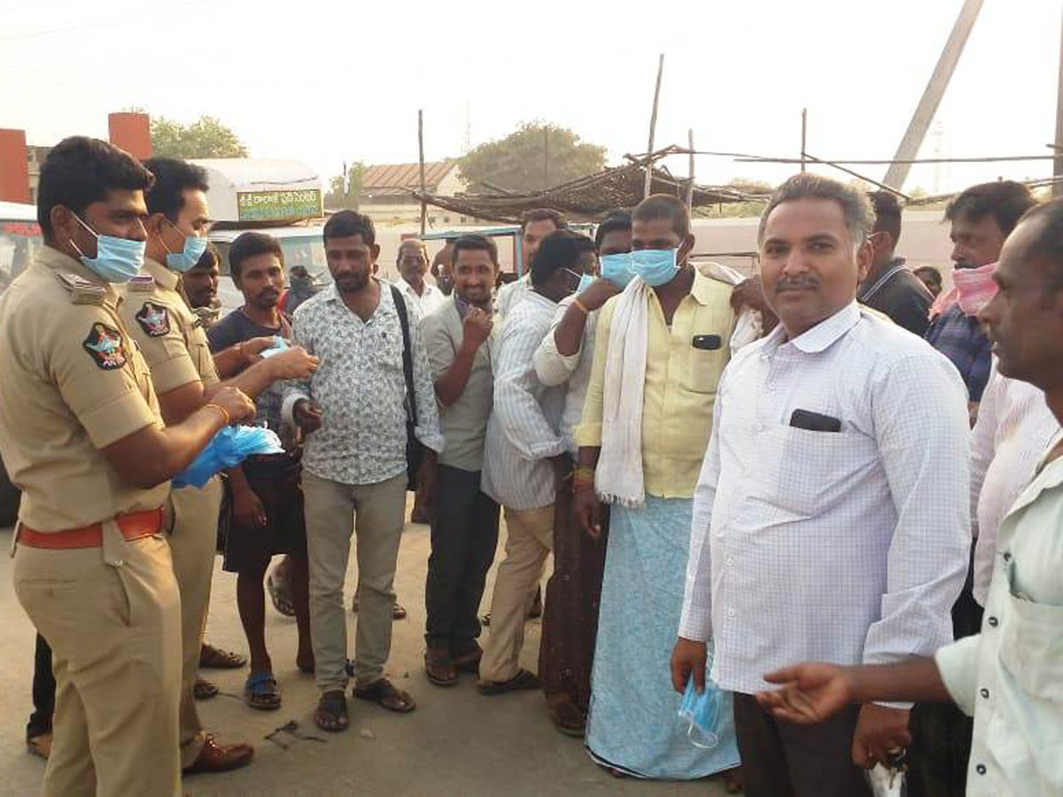 AP Police Reach Out To Public On Wearing Masks Photo Gallery - Sakshi47