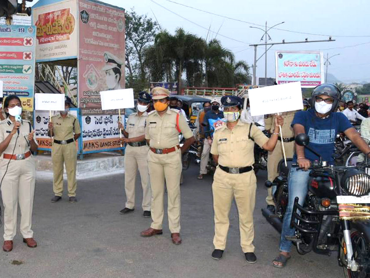 AP Police Reach Out To Public On Wearing Masks Photo Gallery - Sakshi49