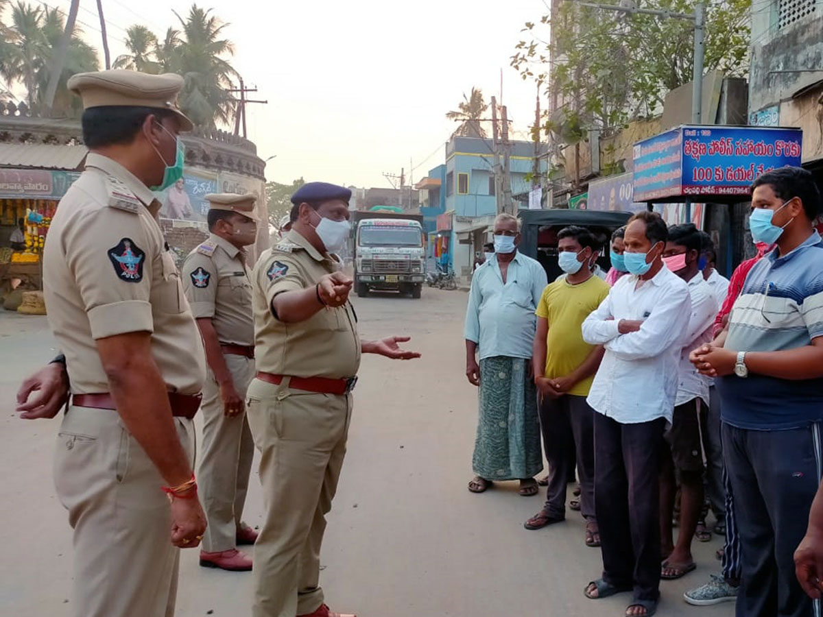 AP Police Reach Out To Public On Wearing Masks Photo Gallery - Sakshi5