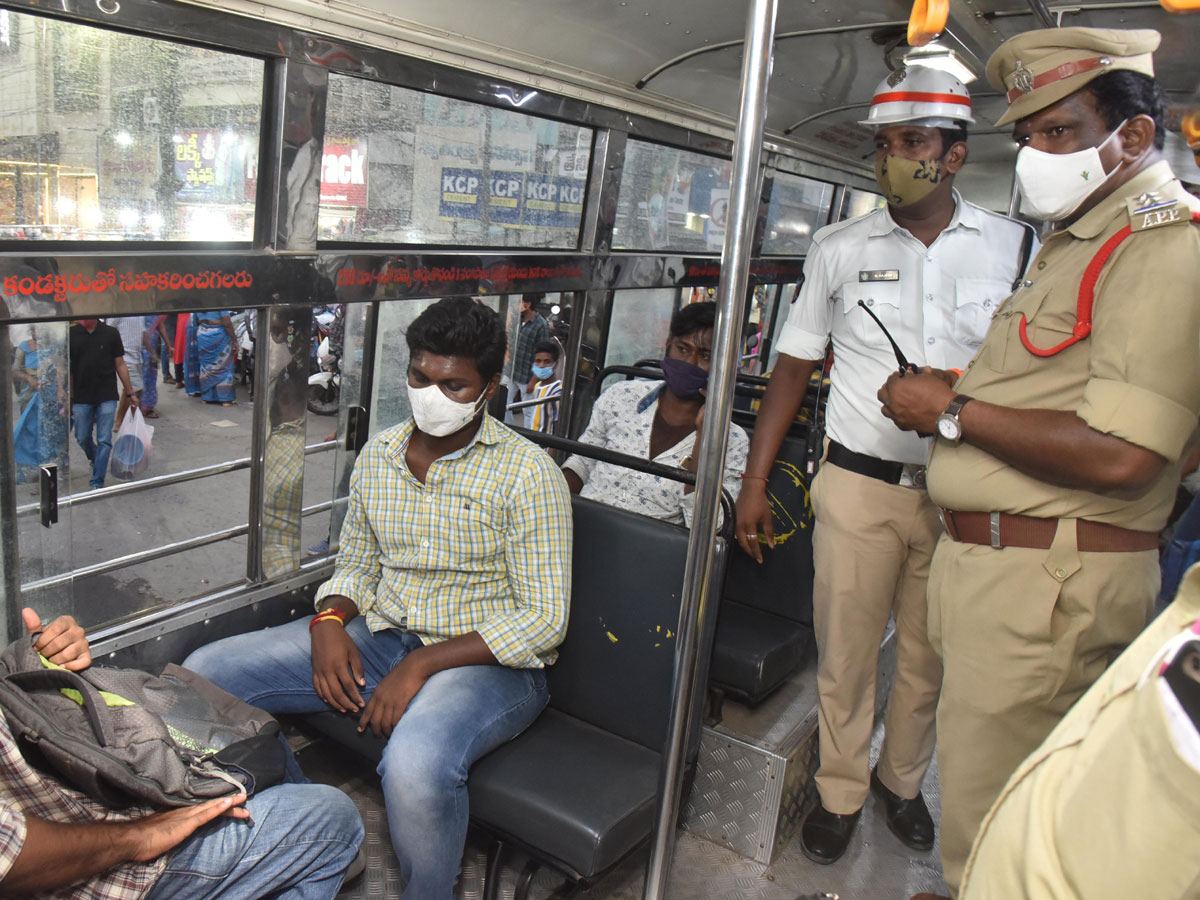 AP Police Reach Out To Public On Wearing Masks Photo Gallery - Sakshi54