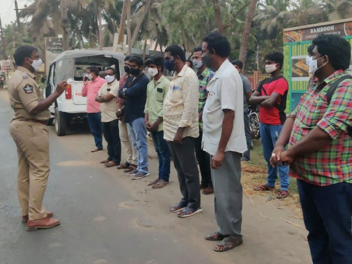 AP Police Reach Out To Public On Wearing Masks Photo Gallery - Sakshi7