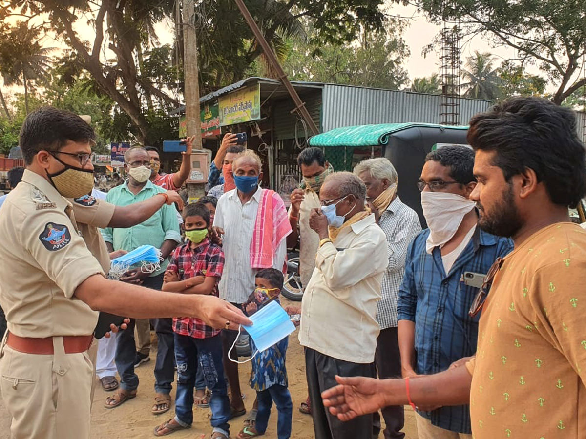 AP Police Reach Out To Public On Wearing Masks Photo Gallery - Sakshi8