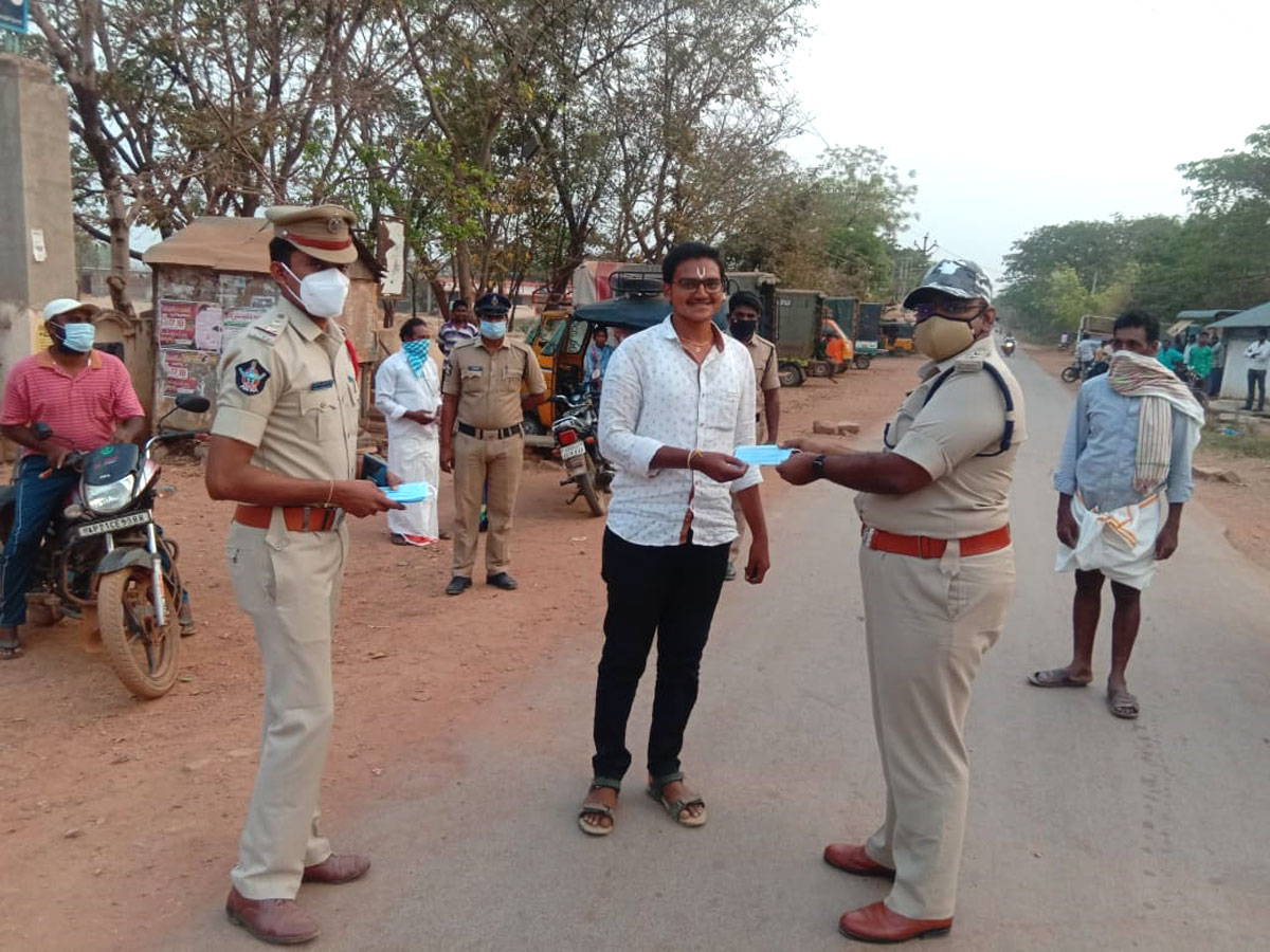 AP Police Reach Out To Public On Wearing Masks Photo Gallery - Sakshi9