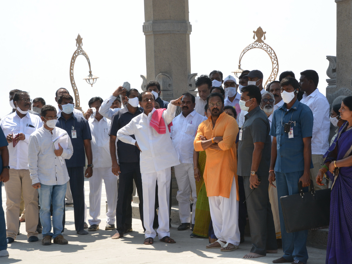 KCR Visits Yadadri Sri Lakshmi Narasimha Swamy Temple - Sakshi11