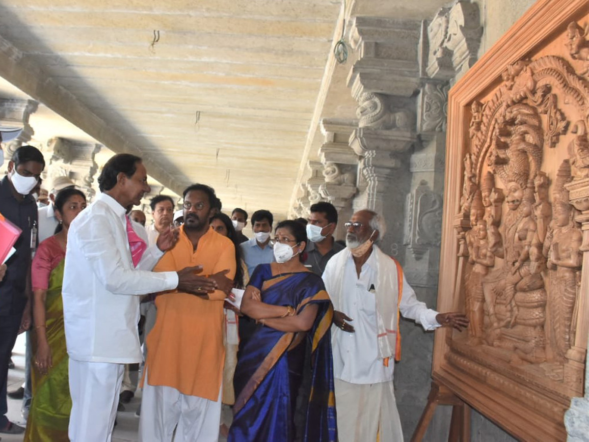 KCR Visits Yadadri Sri Lakshmi Narasimha Swamy Temple - Sakshi12