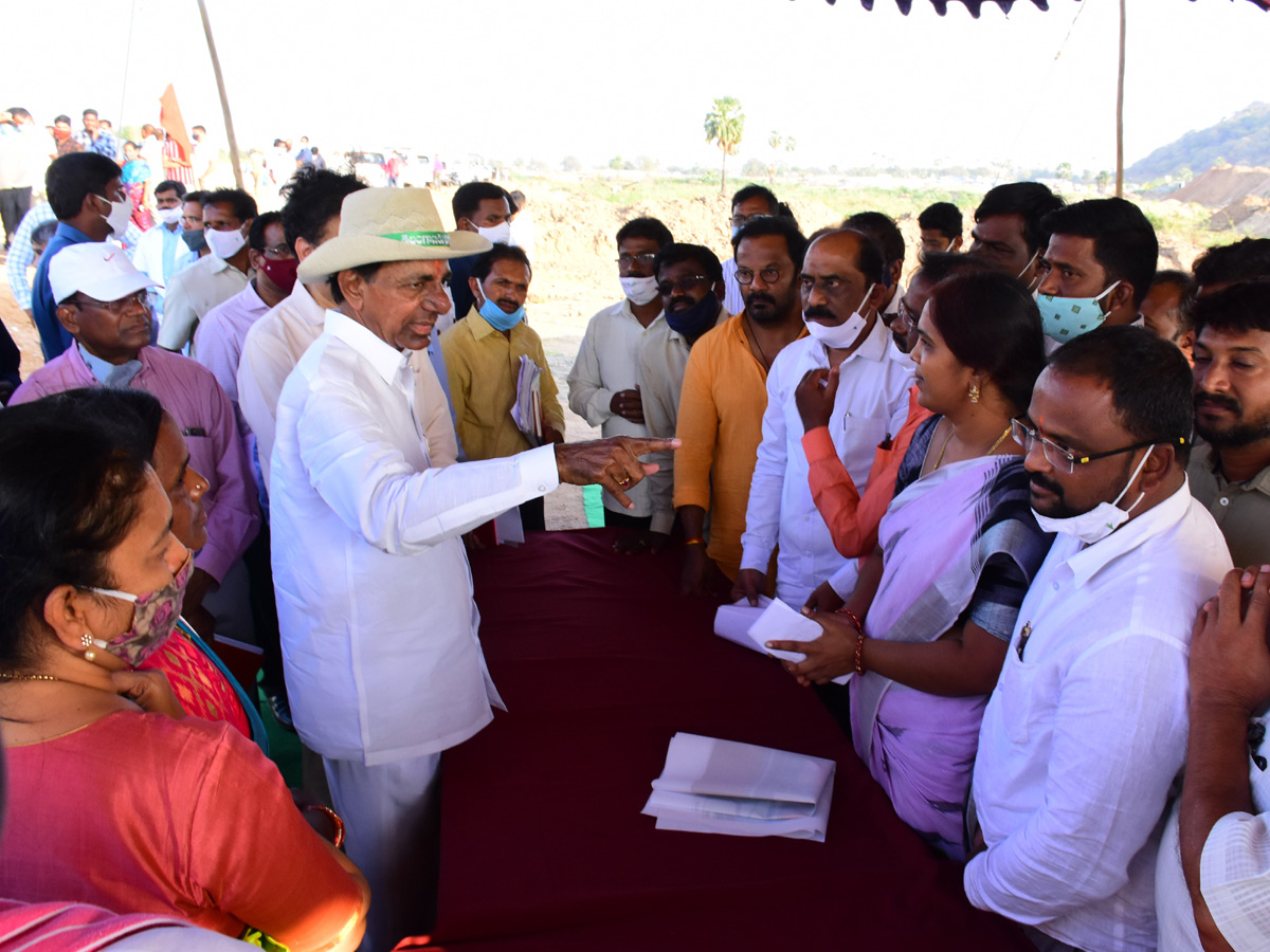 KCR Visits Yadadri Sri Lakshmi Narasimha Swamy Temple - Sakshi13