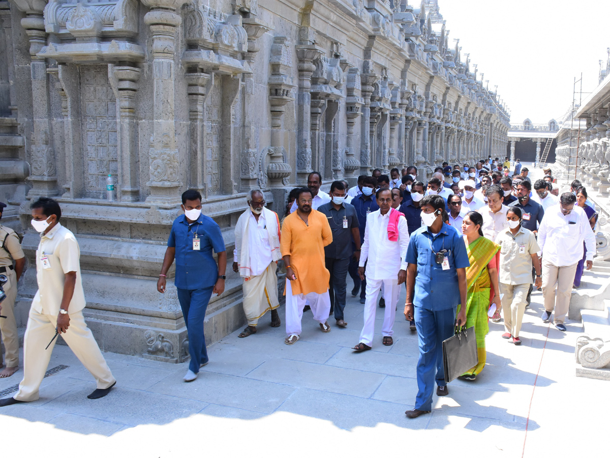 KCR Visits Yadadri Sri Lakshmi Narasimha Swamy Temple - Sakshi14